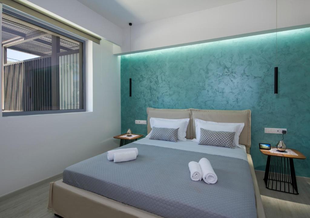 xSuites - Adults Only Boutique Suites with Private Jacuzzi - Tap to explore photos