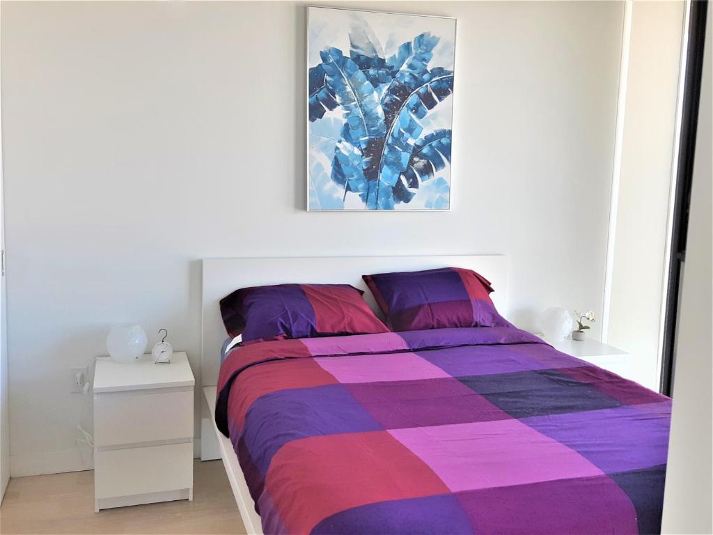 Luxury skyline condo in downtown FREE 24/7 parking photo 3