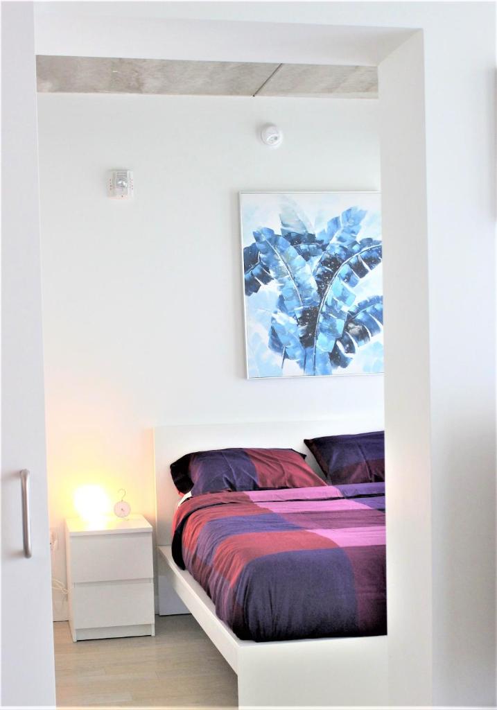 Luxury skyline condo in downtown FREE 24/7 parking photo 4