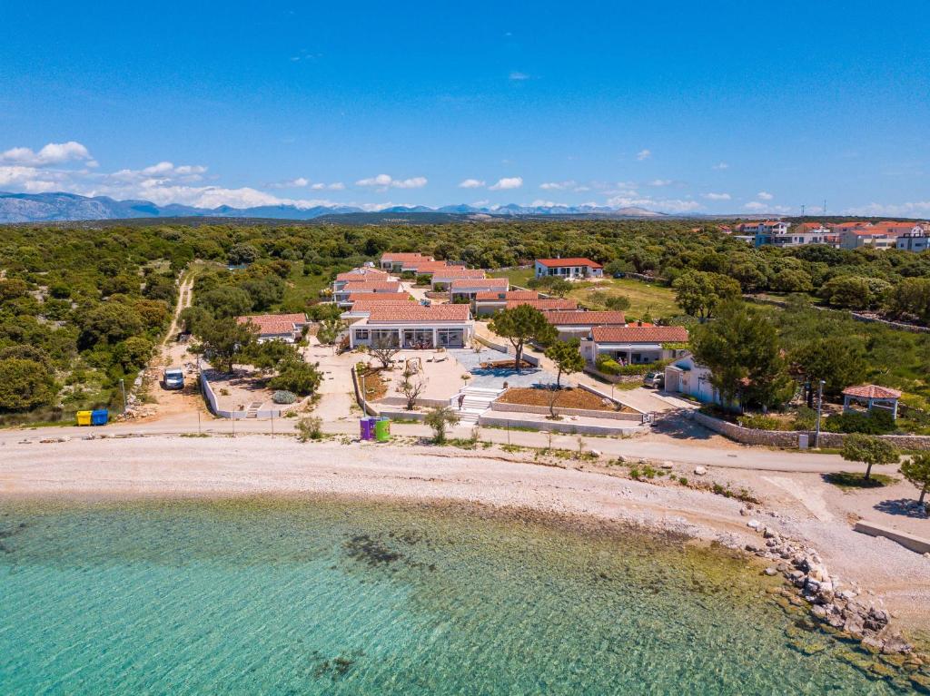 Beachfront Paladina holiday home photo 4
