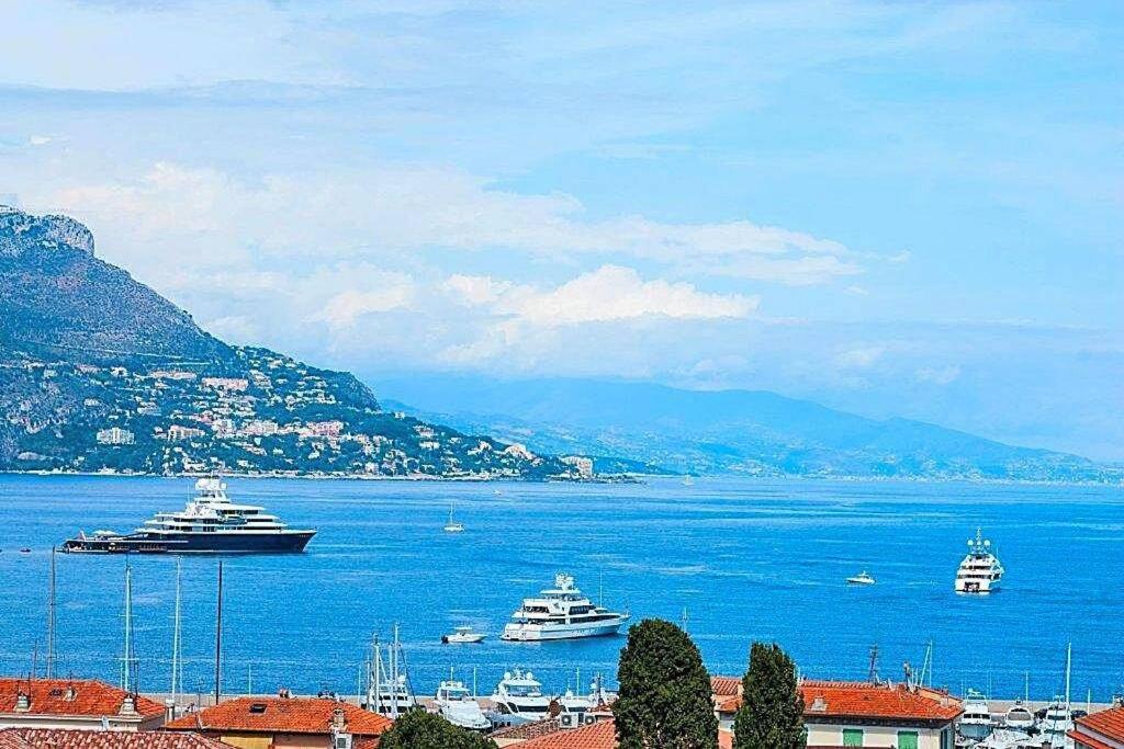 AMAZING SEA VIEW APARTMENT with Private Close Parking photo 1