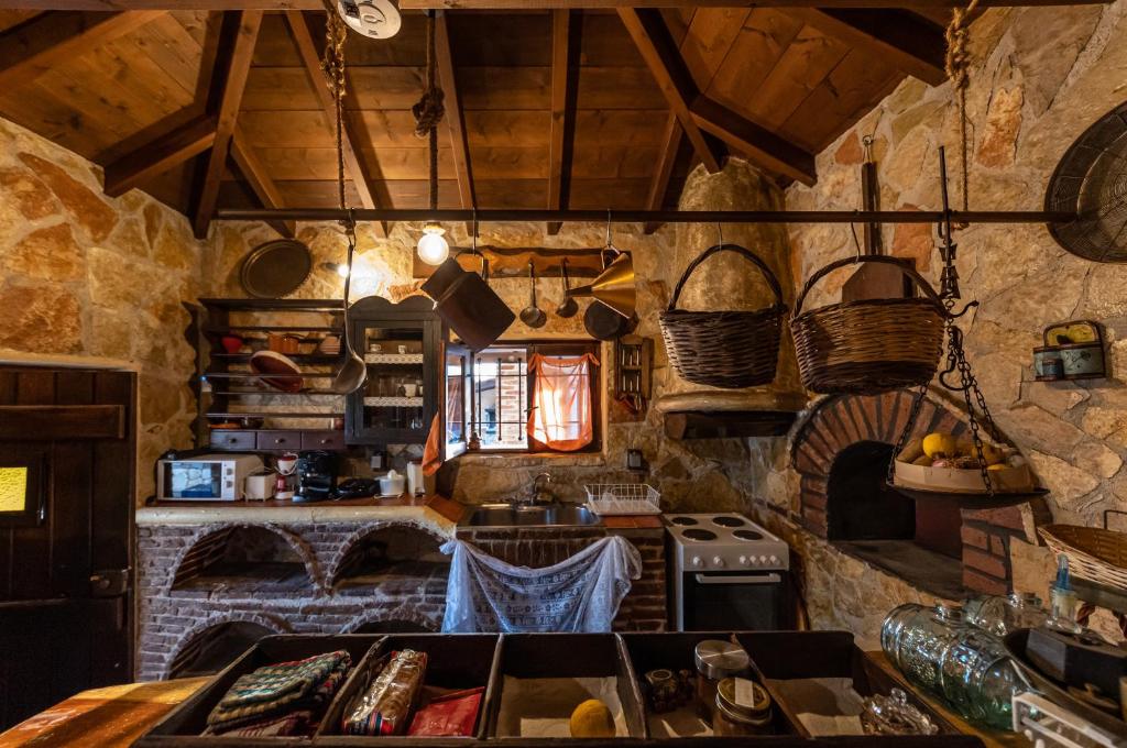 Vintage Stone House Where Calm Lives photo 4