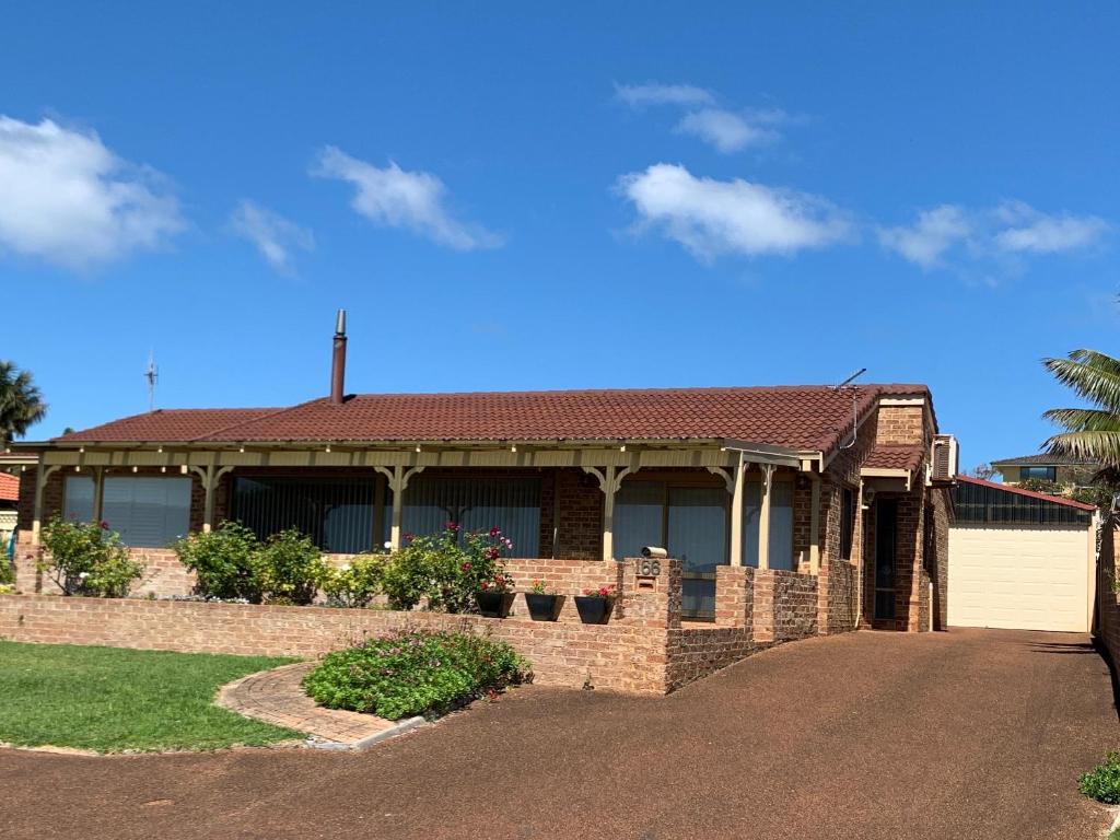 Sunrise House photo 1