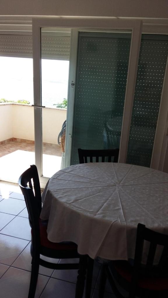 Apartment in Kustici with sea view, balcony, air conditioning, WiFi (3597-1) photo 2