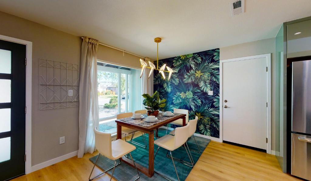 @ Marbella Lane - SJ Designer Home 3BR Ldry+P photo 3