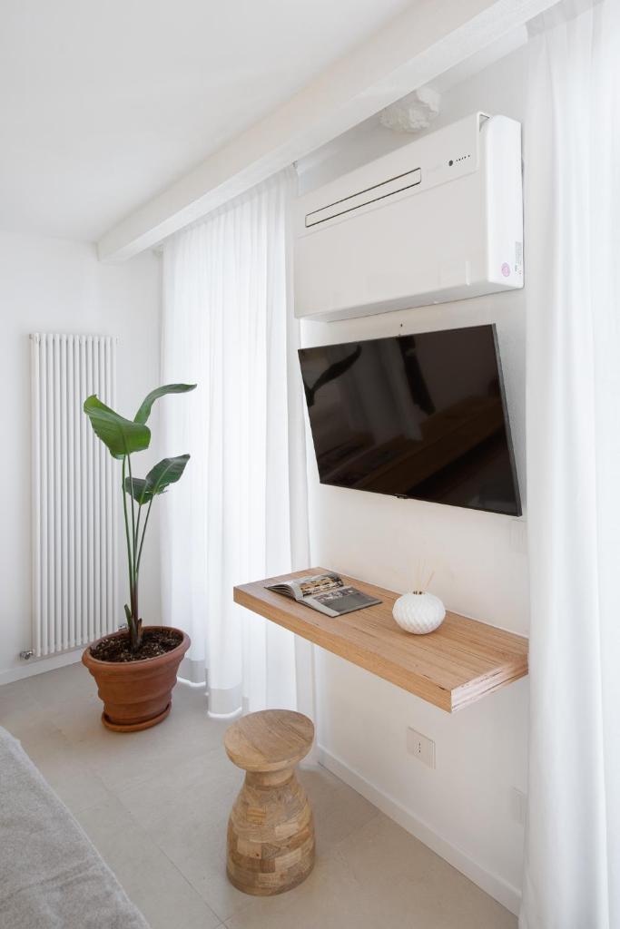 Life Class Apartment photo 2