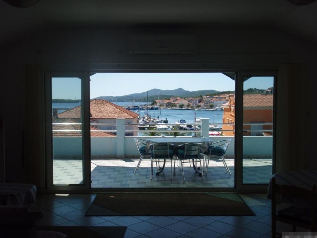 Apartment in Kukljica with sea view, terrace, air conditioning, Wi-Fi (4567-3) photo 4