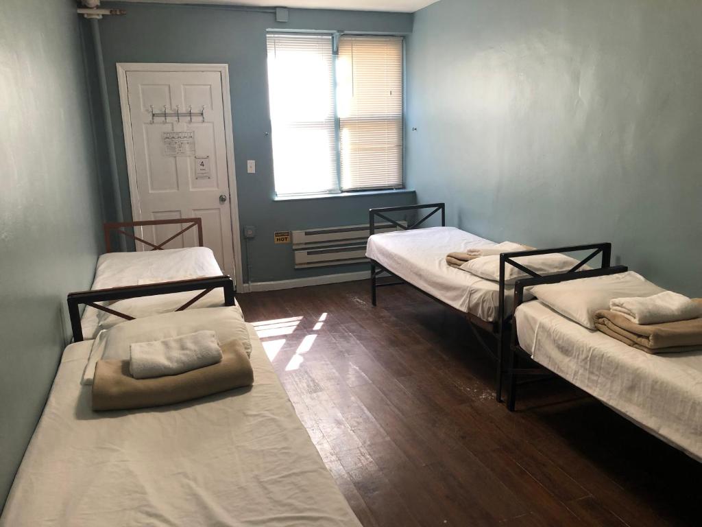 Номер (Кровать в общем 6-местном номере для мужчин), Chelsea International Hostel