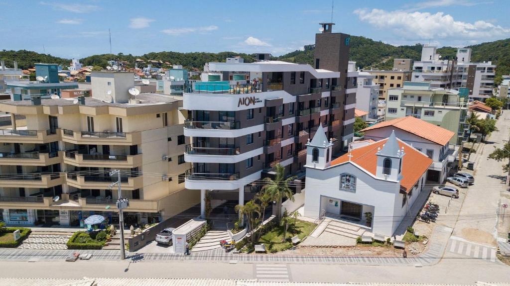 AION 205 - Apartamento a 50 metros da praia de Bombinhas - Piscina e Academia com Vista Panorâmica