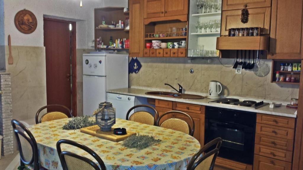 Apartment in Zlarin with balcony, W-LAN, washing machine (3813-2) photo 2