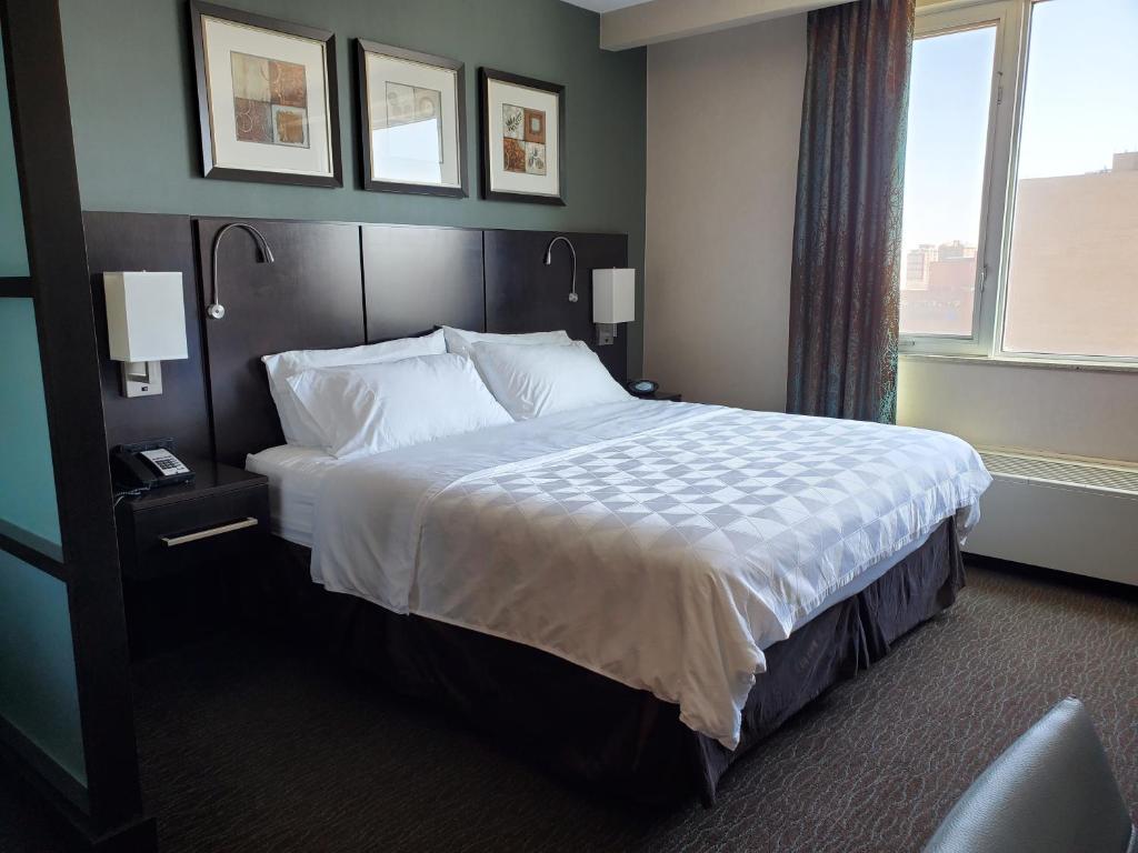 Holiday Inn Saskatoon Downtown, an IHG Hotel photo 2