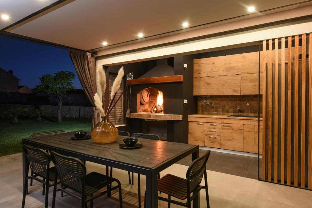 Villa Topaz photo 3