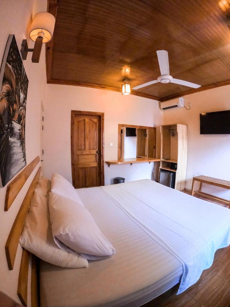 Двухместный (Двухместный номер Делюкс с 1 кроватью), New Breeze Thoddoo Inn