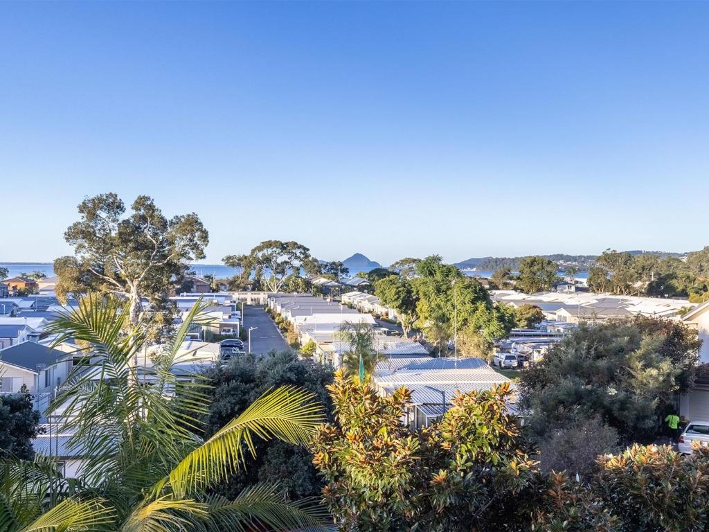 Jackson View luxury holiday property with water views photo 1