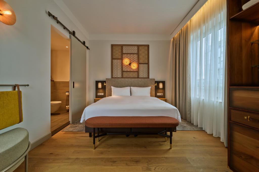 voco The Hague, an IHG Hotel photo 2