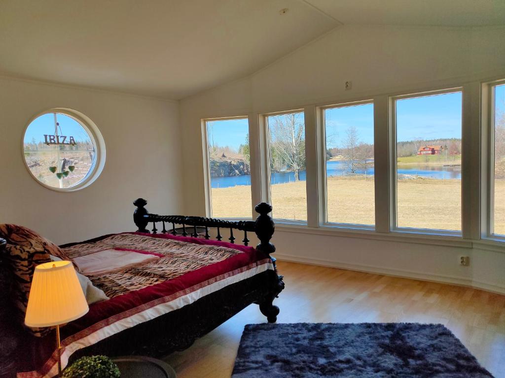 Charming 2-Bed House at the lake close gustavsfors photo 3