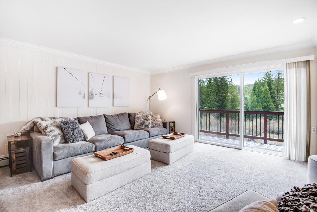 Modern High Country Haus photo 3