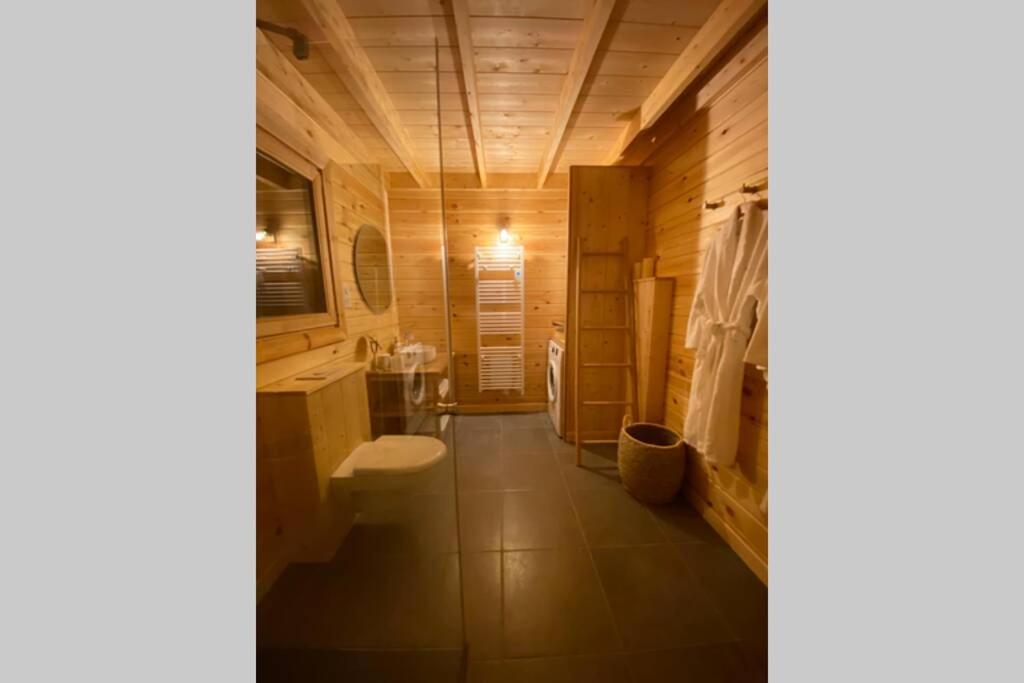 Chalet L'Élégance - SPA - Serviettes - Peignoirs - Lits faits - Ménage inclus photo 3