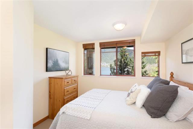 Beautiful 2 bedroom overlooking Whistler's Green Lake and Mountains! photo 3