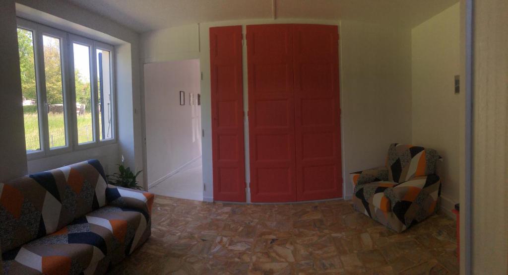 Chambres individuelles avec partie commune ou logement entier si disponible Via Rhôna photo 4