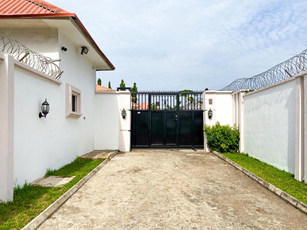 2 Bedroom Bungalow in Alalubosa GRA photo 4
