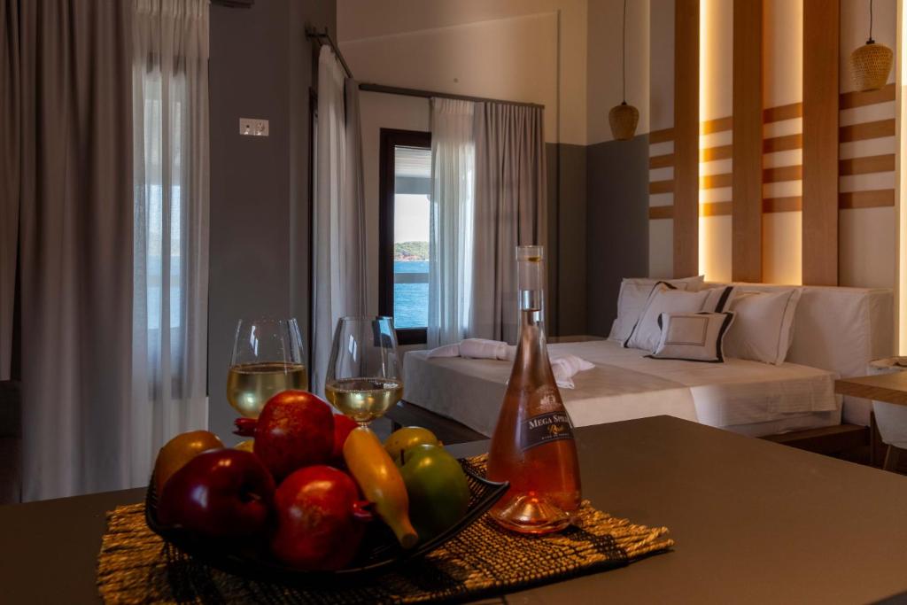 Trizonia Bay Hotel photo 1