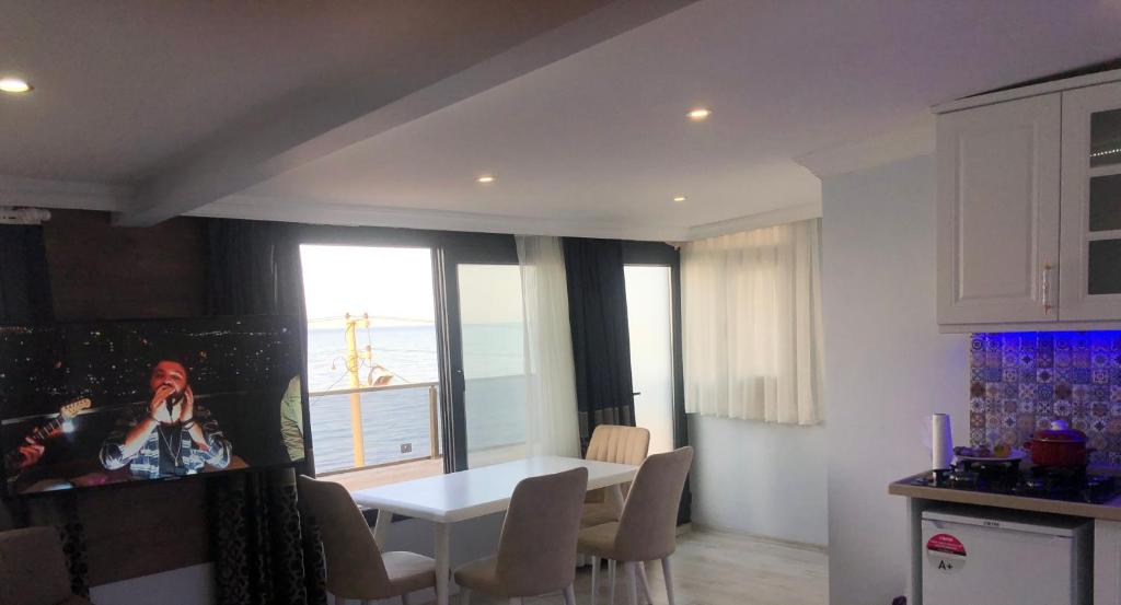 CENNETTEN BİR KÖŞE URLA KALABAK photo 3