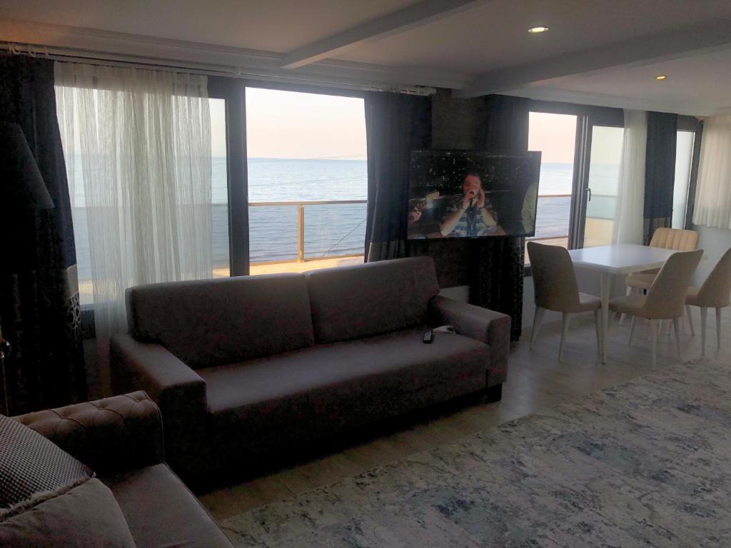 CENNETTEN BİR KÖŞE URLA KALABAK photo 4
