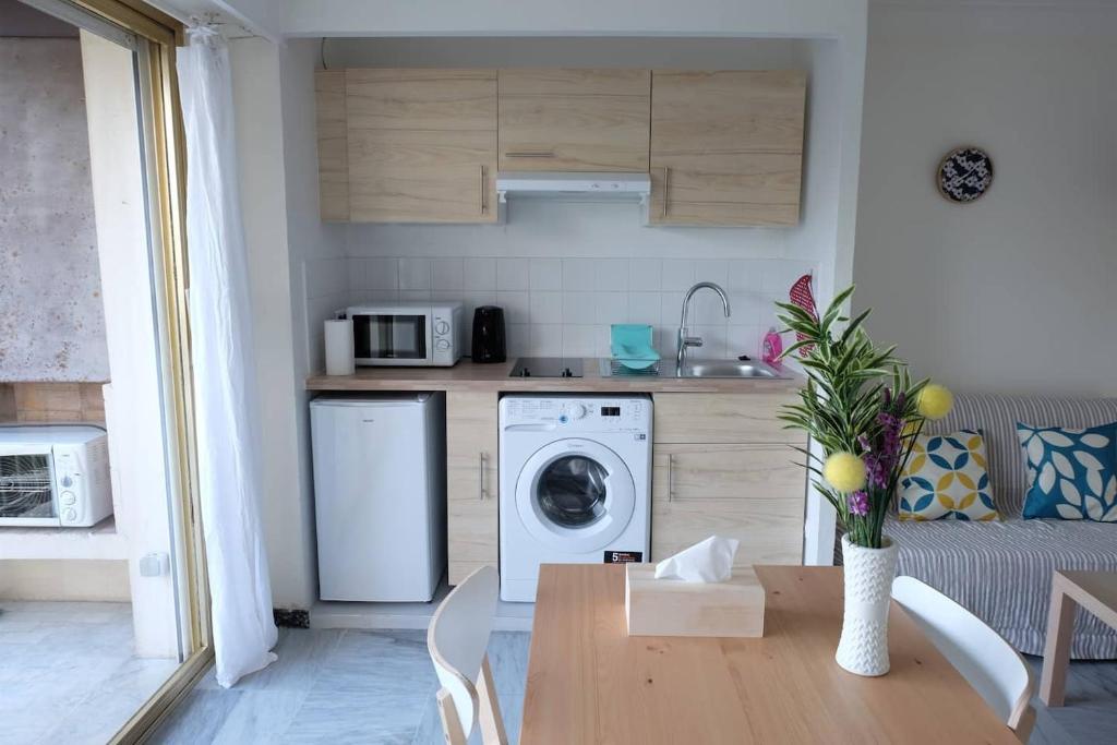 Antibes Seaside one room studio in Salis Beach photo 4