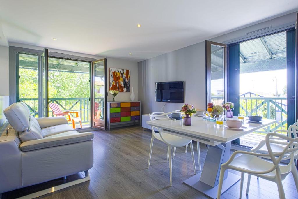 Modern flat with three balconies in Biarritz - Welkeys