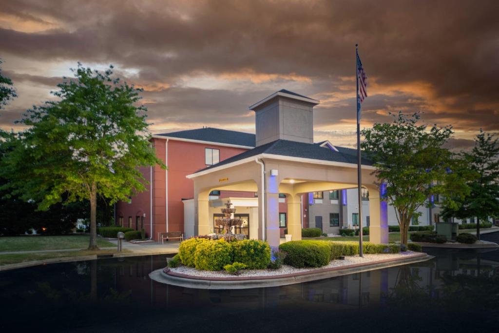 Holiday Inn Express Clayton, an IHG Hotel image