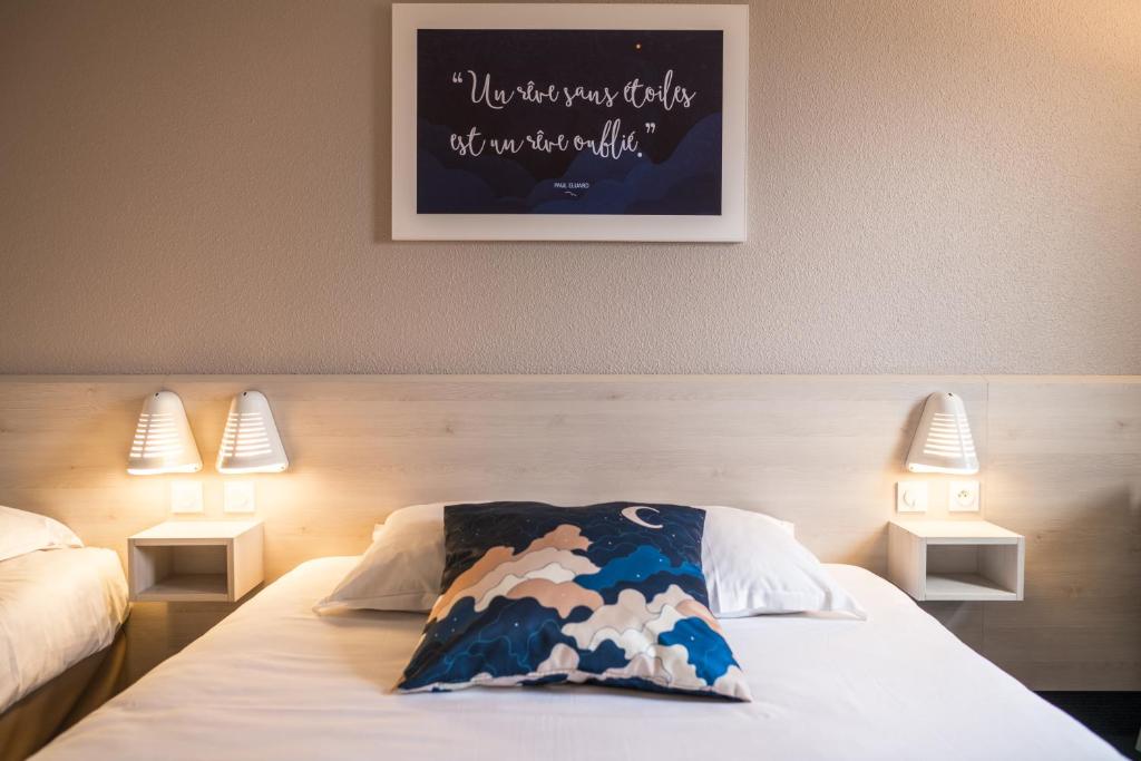 ACE Hôtel Rouen Parc des Expositions Room Type - Quadruple Room (1 double bed, 1 single bed, 1 child bed (70/63 in))