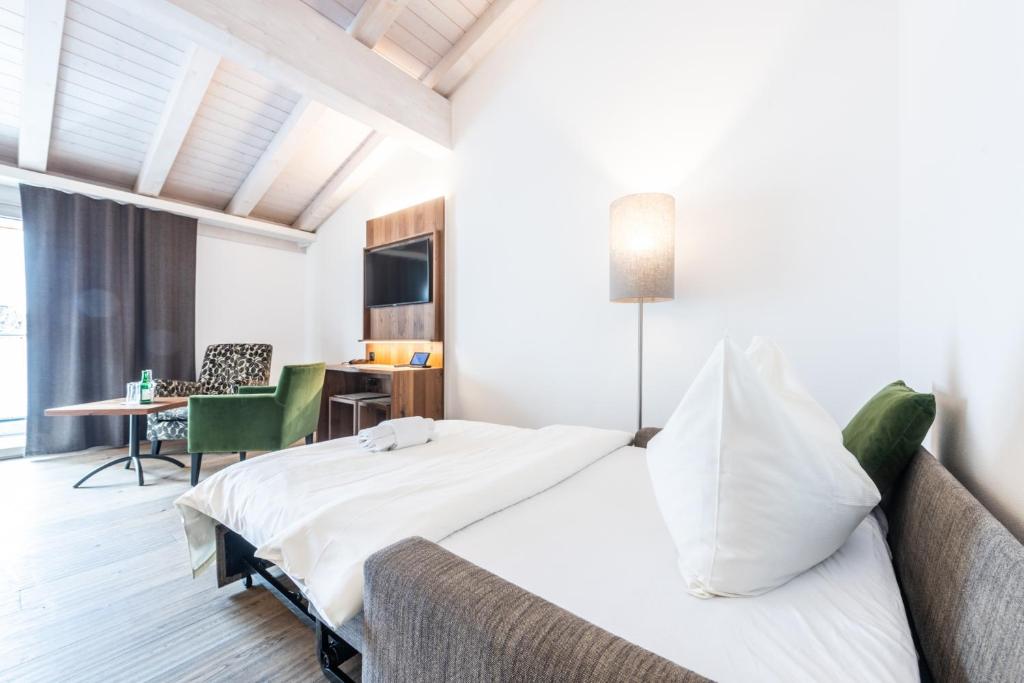 Hotel Lenzerhorn photo 2