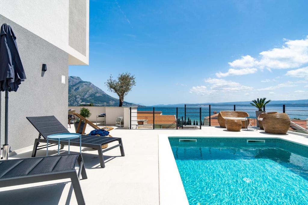 Brand new! Seaview villa Mila with 4 en-suite bedrooms, private pool, Finnish sauna, Treadmill, sandy beach 250m photo 2