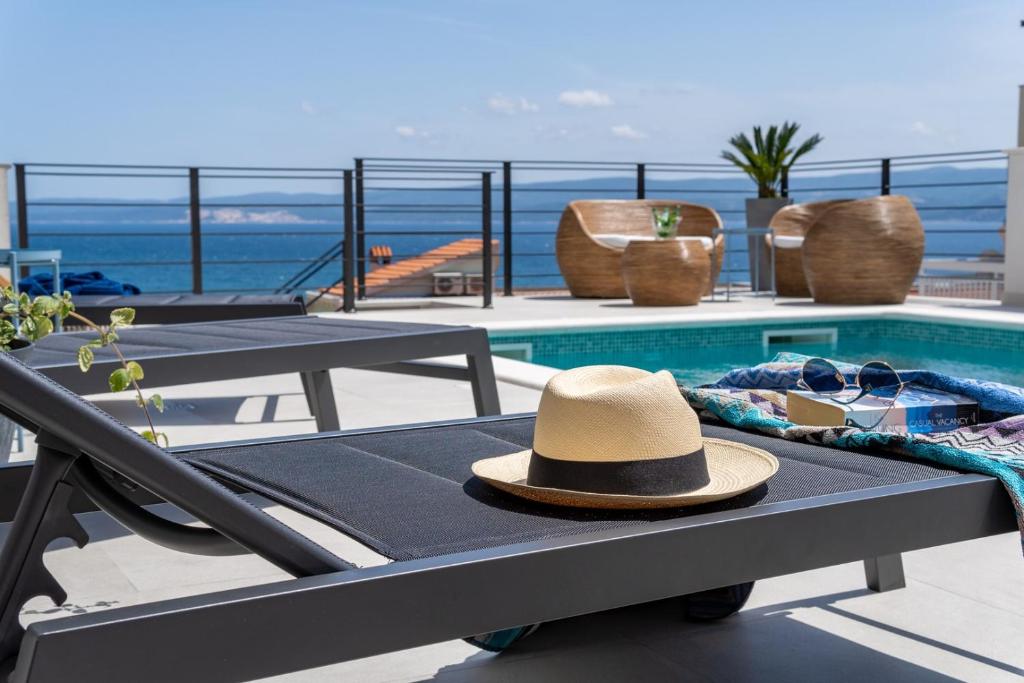 Brand new! Seaview villa Mila with 4 en-suite bedrooms, private pool, Finnish sauna, Treadmill, sandy beach 250m photo 3