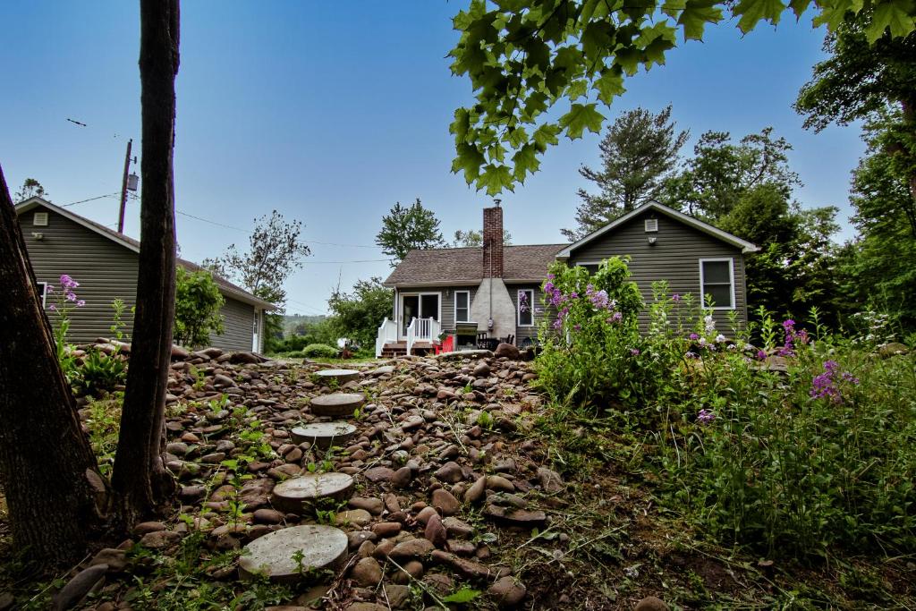 Cabin by the Creek with private creek access photo 2