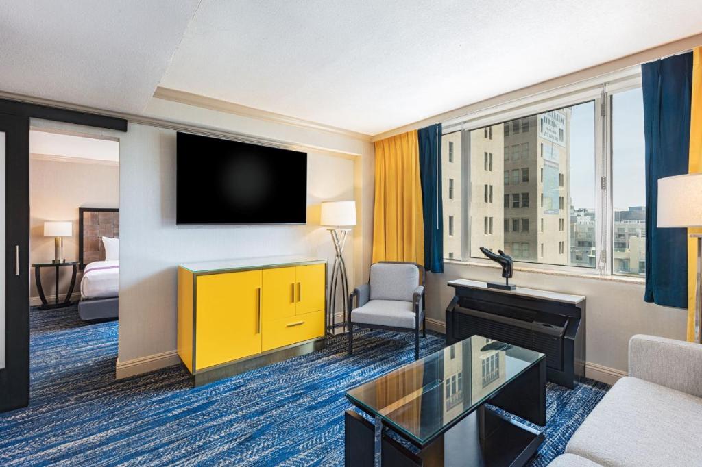 Сьюит (Представительский люкс с кроватью размера «king-size»), E Central Hotel Downtown Los Angeles