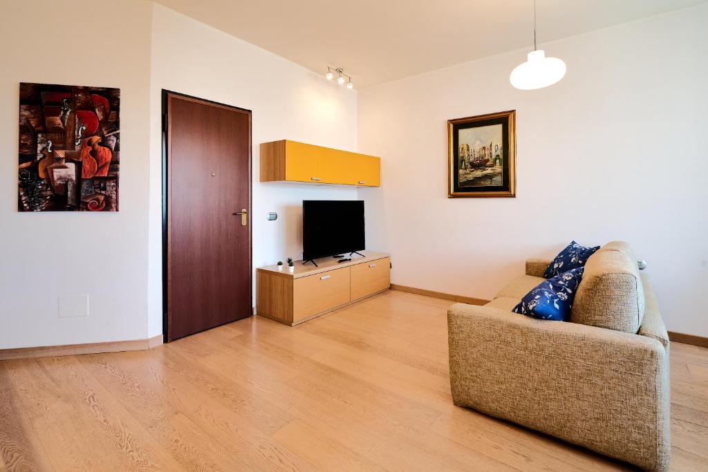 Skyline Apartment photo 4