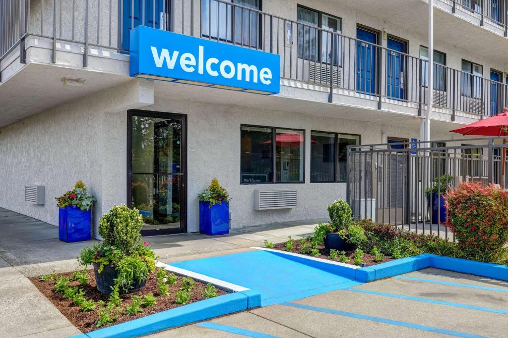 Motel 6-Kirkland, WA - North Kirkland photo 1