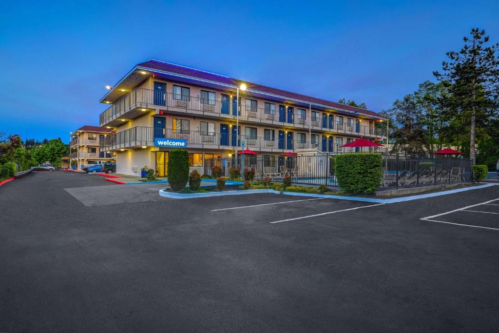 Motel 6 Kirkland, WA - North Kirkland image