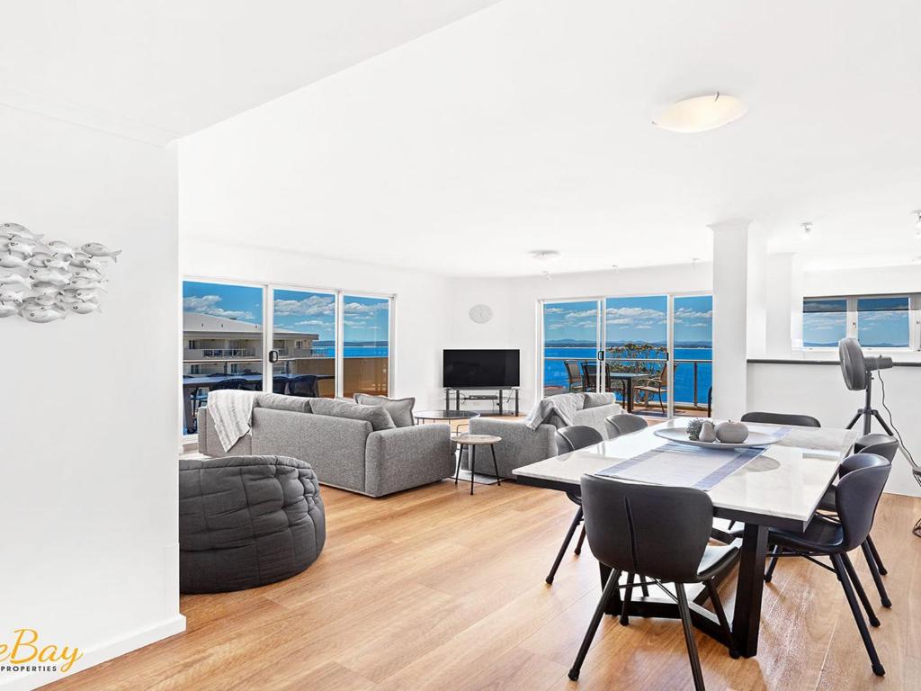 Breakwater Apartment 402 photo 4