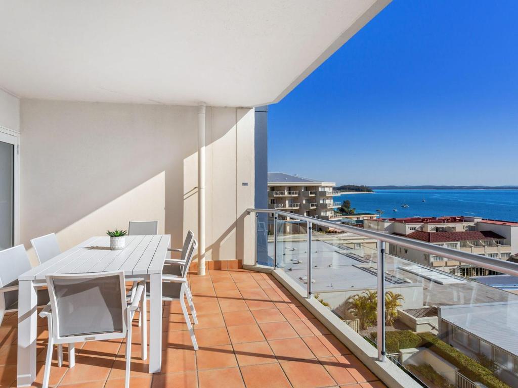 Breakwater Apartment 403 photo 4