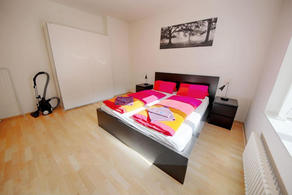 Апартаменты (One Bedroom Apartment E), HITrental Stauffacher Apartments