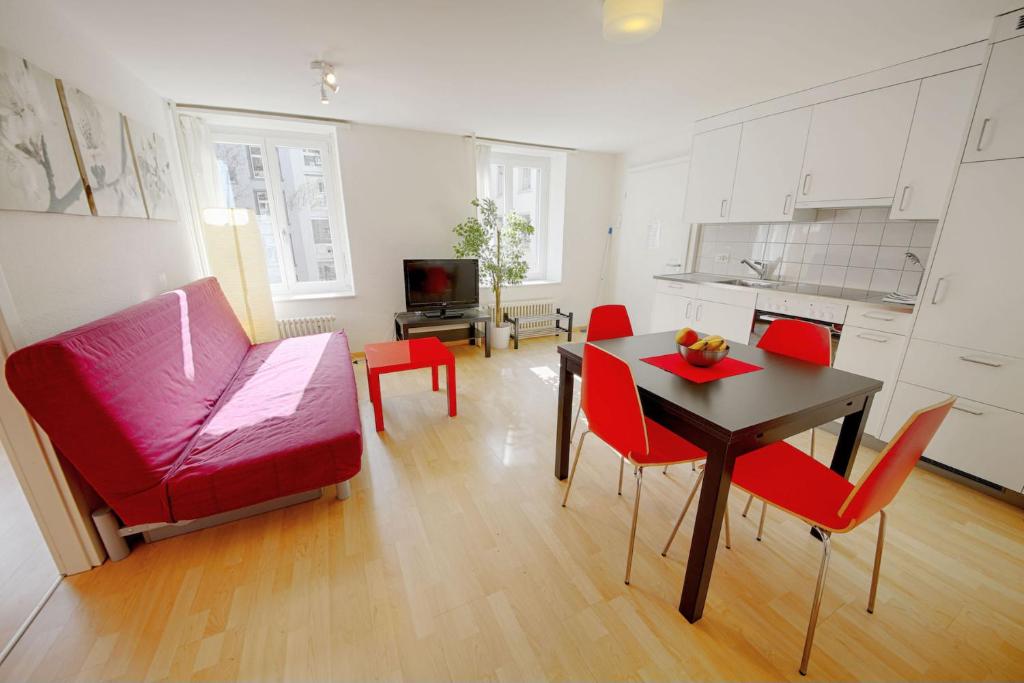 Апартаменты (One Bedroom Apartment E), HITrental Stauffacher Apartments