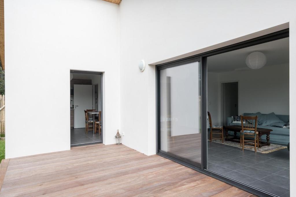Une belle maison ouverte sur le jardin, près de la mer photo 1
