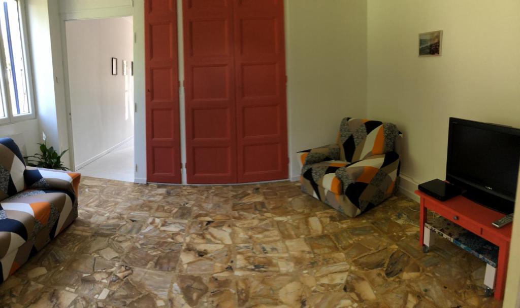 Chambres individuelles avec partie commune ou logement entier si disponible Via Rhôna photo 1