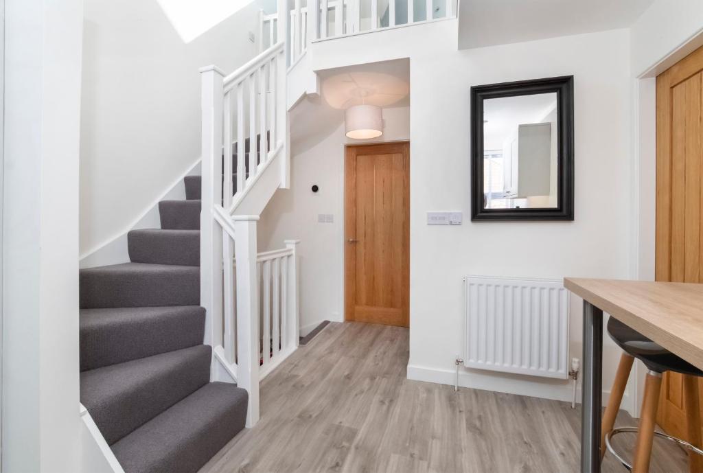 Livingstone street Apartments with Free Parking