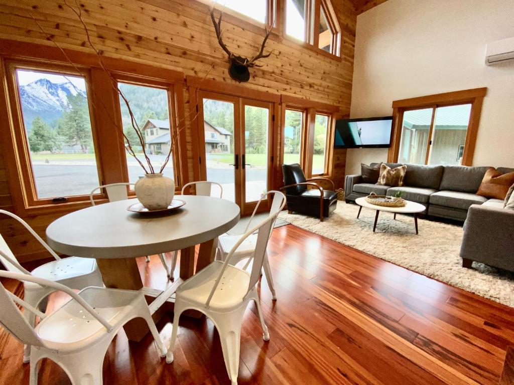 The Cascade Chalet - Leavenworth photo 3