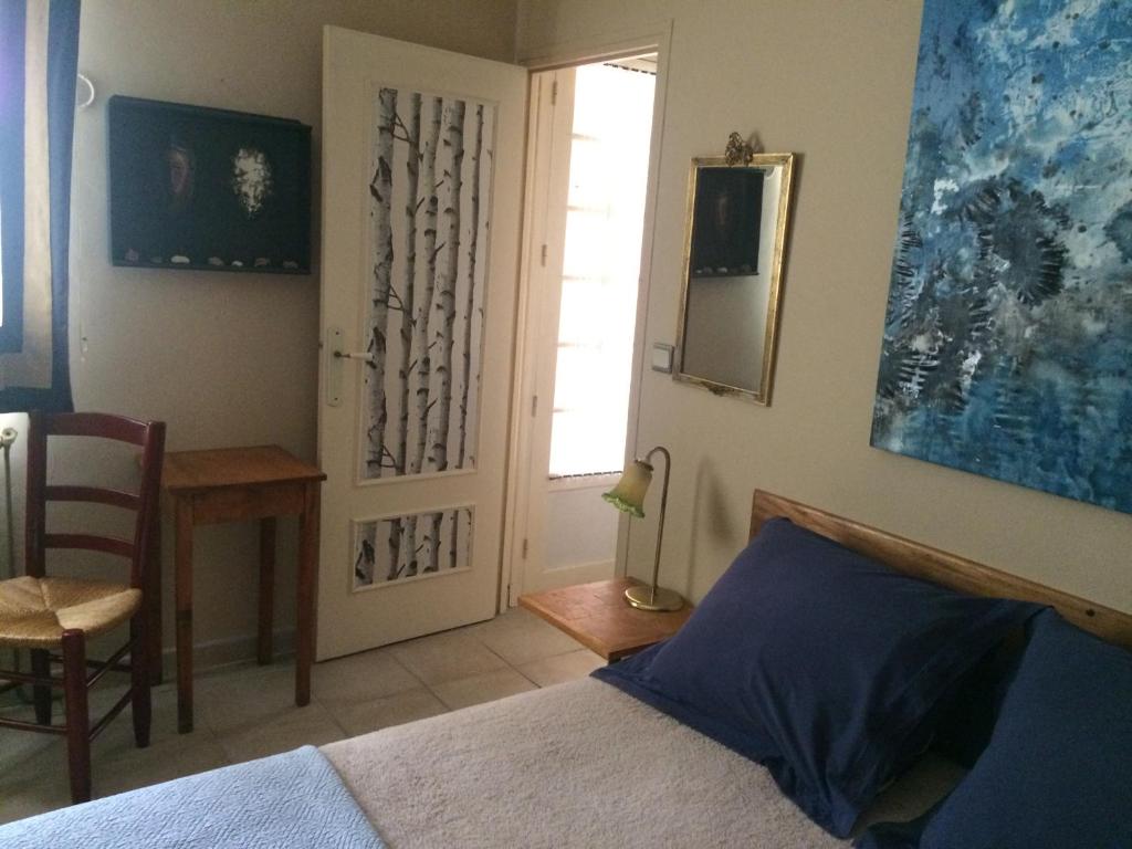 CHAMBRE dans Villa charmante photo 3
