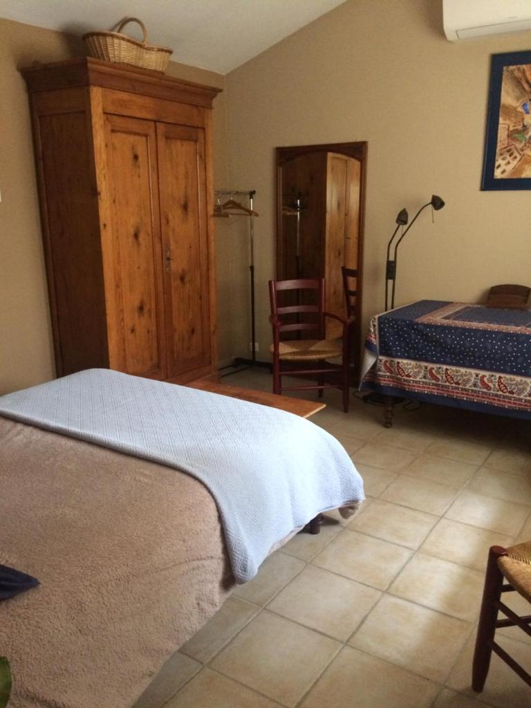 CHAMBRE dans Villa charmante photo 4